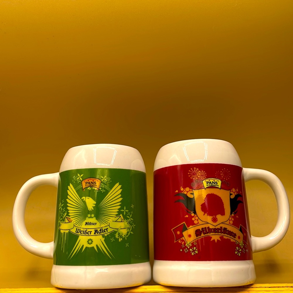 Collector coffee mugs with German crested decor